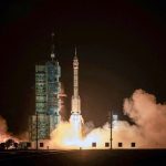 China envia astronauta para missão espacial de um ano