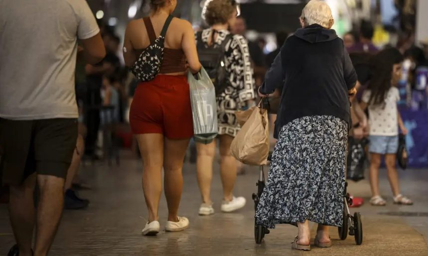 Defeitos em calçadas fazem 42% dos idosos terem medo de cair