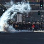 Em meio a protestos, Bolívia revoga lei que limitava estado de exceção