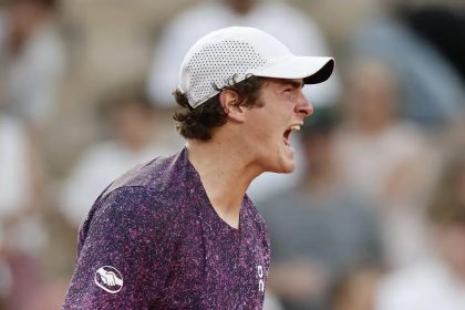 João Fonseca vira sobre croata e vai encarar Djoko em Roland Garros