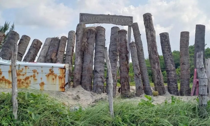 Justiça manda demolir muro de 570 metros no Pontal de Maracaípe (PE)