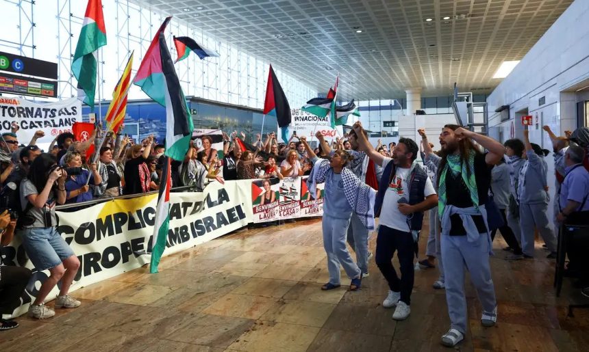 Manifestantes condenam tratamento policial a ativistas da flotilha
