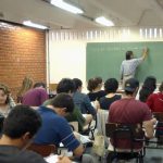 Metade dos professores formados em EAD tem desempenho insuficiente