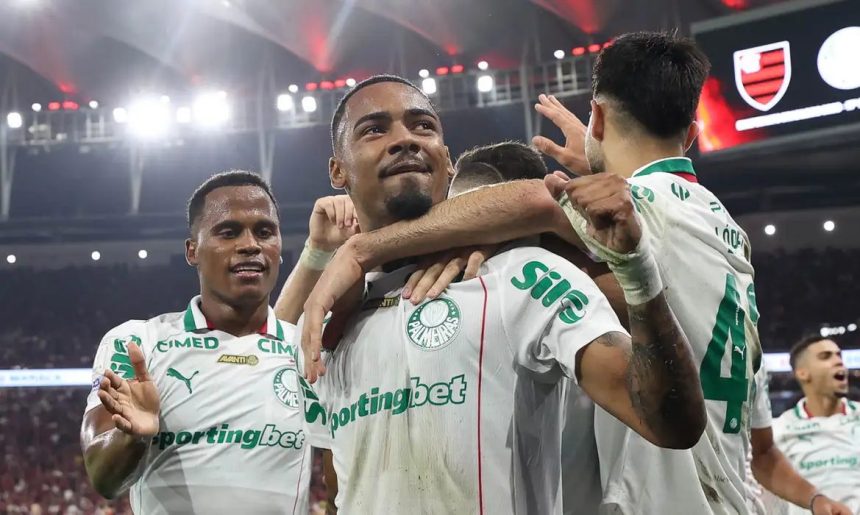 Palmeiras derrota Fla e amplia vantagem na liderança do Brasileiro