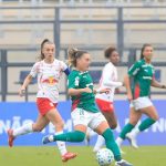 Palmeiras vence Bragantino e dorme na liderança do Brasileiro Feminino