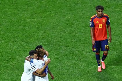 Cabo Verde segura Espanha e estreia em Copas com empate histórico