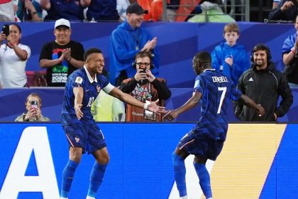 Depois de chuva e pausa, França de Mbappé não dá chances ao Iraque