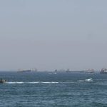 EUA lançam novos ataques contra Irã; forças iranianas fecham Ormuz