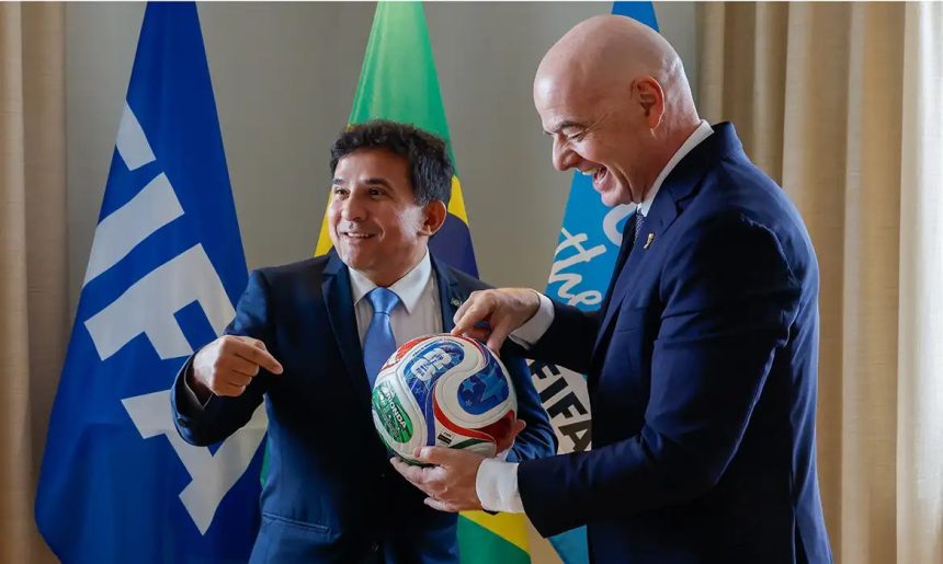 Ministro do Esporte entrega marco regulatório da Copa Feminina à Fifa