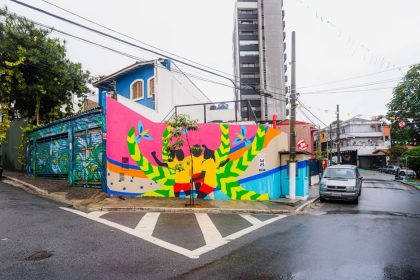 Mural em SP celebra futebol feminino um ano antes da Copa no Brasil