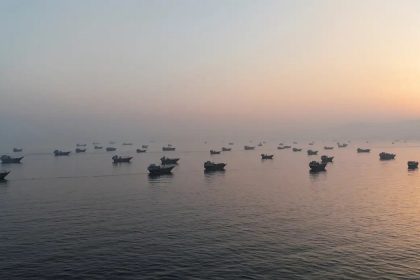 Primeiros navios-tanque atravessam estreito após acordo com Irã