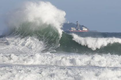Ressaca atinge litoral do Rio e pode ter ondas de até 2,5 metros