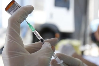 Sarampo: infectologista alerta sobre vacinação em viagens para a Copa
