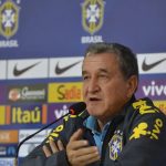 Técnico do tetra, Parreira apresenta melhora, mas permanece na UTI