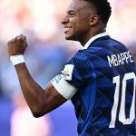 De pênalti, França vence retranca do Paraguai e se classifica na Copa