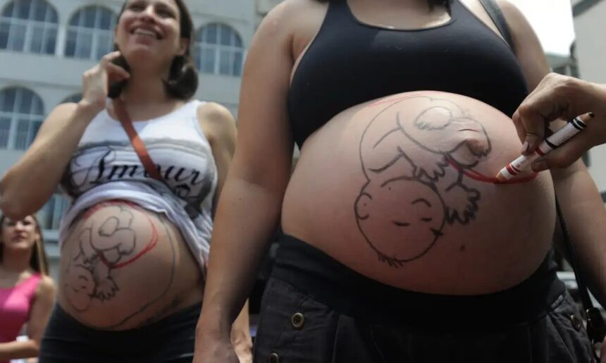 Fatores sociais e estruturais empurram mulheres para cesarianas