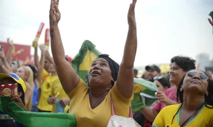 PM reforça a segurança em pontos de concentração de torcedores no Rio