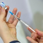 Vacina contra VSR em idosos reduz internações em 75%