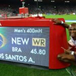 Alison dos Santos quebra recorde mundial dos 400m com barreiras