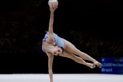 Babi e Maria Eduarda brilham em 1º dia do Mundial de Ginástica Rítmica