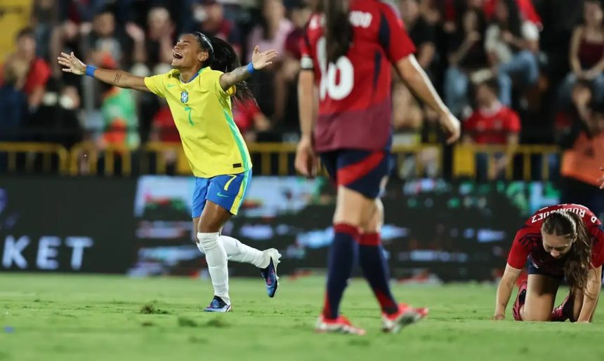 Câmara aprova lei com medidas para promover futebol feminino no país