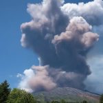 Erupção do Etna prolonga fechamento de aeroporto na Sicília