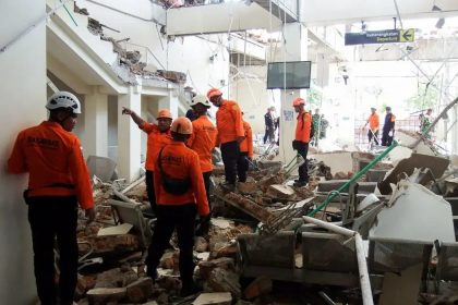 Indonésia: número de mortos no terremoto chega a 100