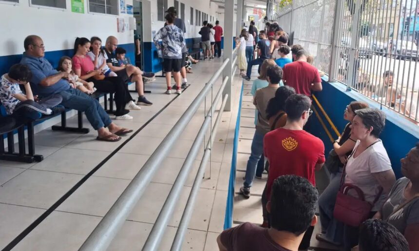 Paulistanos enfrentam filas para tomar vacina contra sarampo