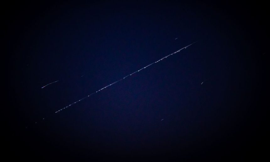 Proliferação de satélites põe em risco observações astronômicas