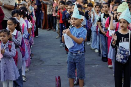 Alunos voltam às aulas presenciais em Gaza depois de três anos