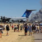 Avião F-4 grego cai durante show aéreo perto de Atenas