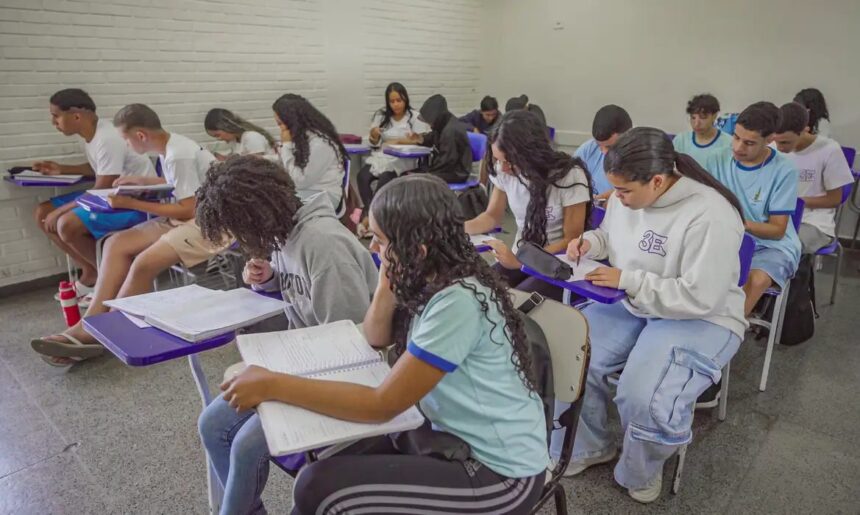 Brasil melhora desempenho escolar no longo prazo, mas patamar é baixo