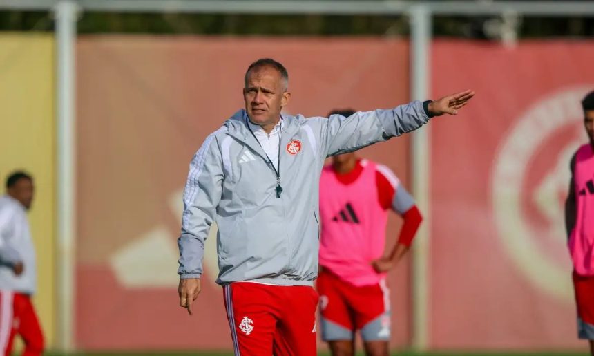 Internacional contrata técnico Eduardo Baptista até o fim da temporada