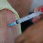 Rio amplia vacinação contra a covid-19 para idosos e trabalhadores