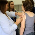 SUS amplia cobertura da vacina Pneumo 20 para maiores de 85 anos