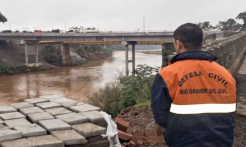 Temporais colocam mais de 700 cidades na região Sul em alerta vermelho