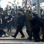 Adolescentes franceses fazem mais um dia de protestos sobre escolas
