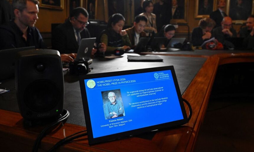 Belga que descobriu menor partícula do universo recebe Nobel de Física