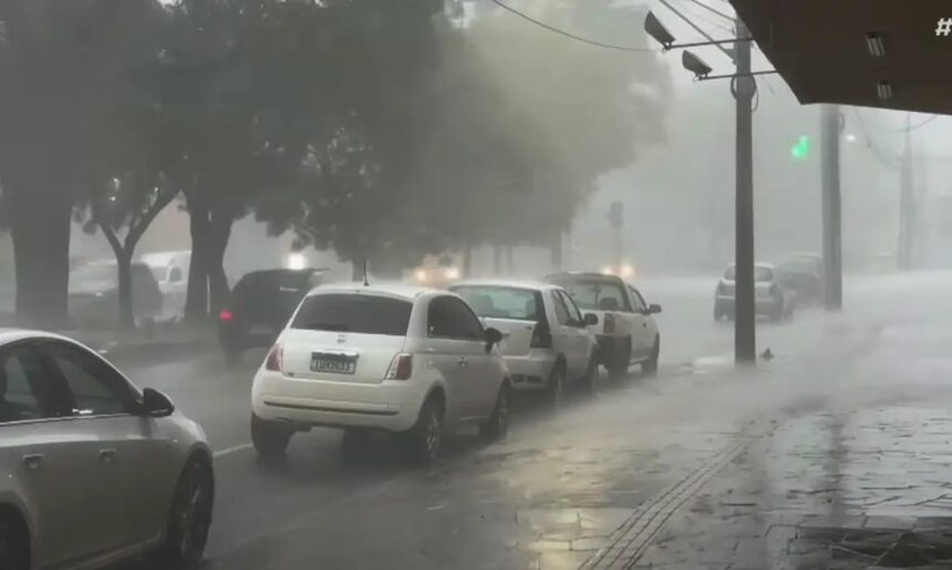 Ciclone e frente fria trazem chuva, ventos e queda de temperatura