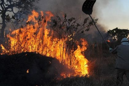 Fumaça de incêndios encobre regiões de Manaus