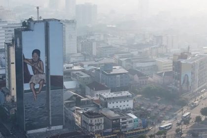 Fumaça de queimada que encobre Manaus traz alerta para riscos à saúde