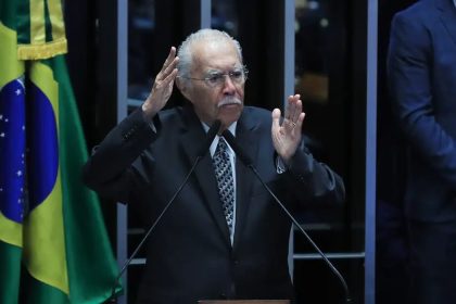 José Sarney é internado em UTI após procedimento abdominal