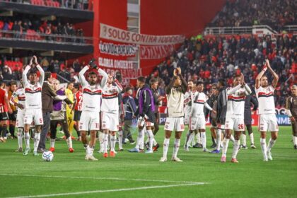 Sem chutar a gol na Argentina, Flamengo sobrevive na Libertadores