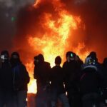 Tensões voltam a crescer; França contabiliza custos de protestos