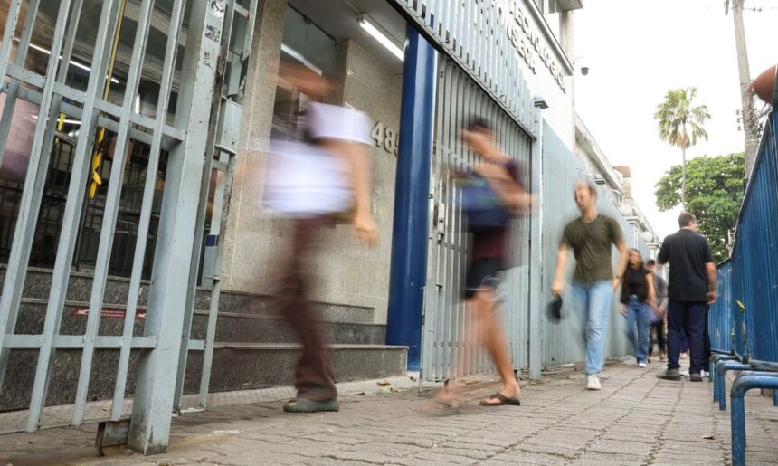 Termina neste domingo prazo escolher idioma da prova do Enem 2026