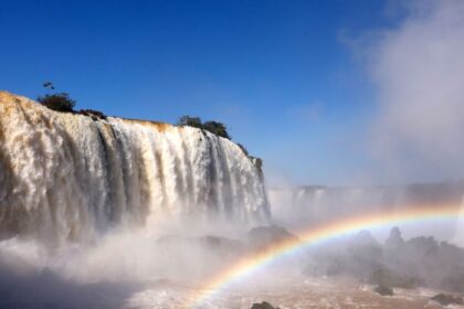 Vazão das Cataratas do Iguaçu chega a 13 milhões de litros por segundo